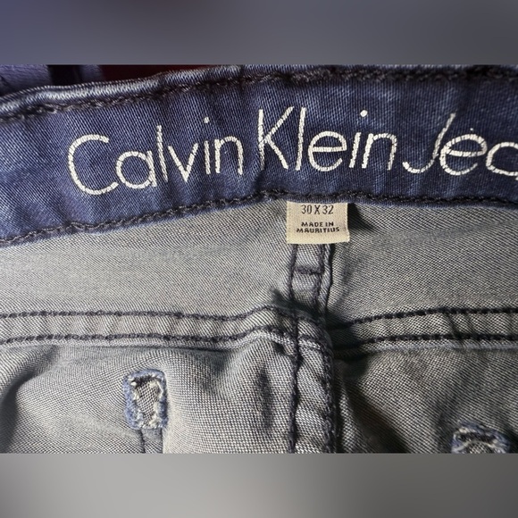 Calvin Klein “Curvy Boot” Jeans: size 30x32 - Picture 3 of 5